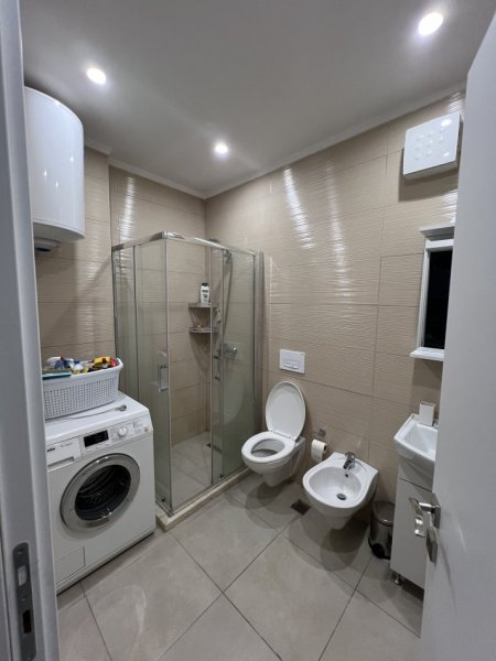Tirane, jepet me qira apartament 2+1+Ballkon (Rruga Hoxhe Vokrri, prane Qendres se Tiranes)