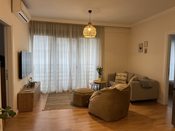 Tirane, jepet me qira apartament 2+1+Ballkon (Rruga Hoxhe Vokrri, prane Qendres se Tiranes)