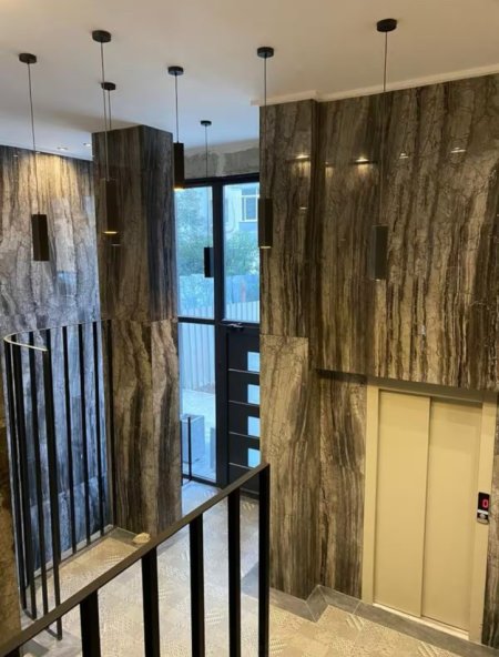 Tirane, jepet me qira apartament 2+1+Ballkon (Rruga Hoxhe Vokrri, prane Qendres se Tiranes)