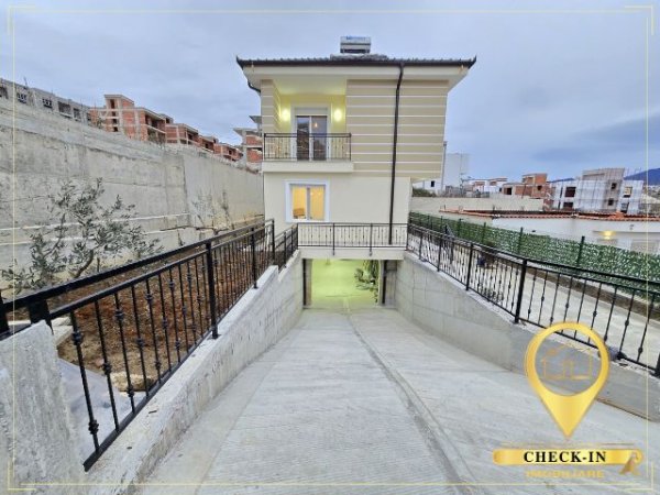 Tirane, jepet me qera Vile 2 Katshe Kati 0, 225 m² 1.800 € (Rruga Shaqir Palushi)