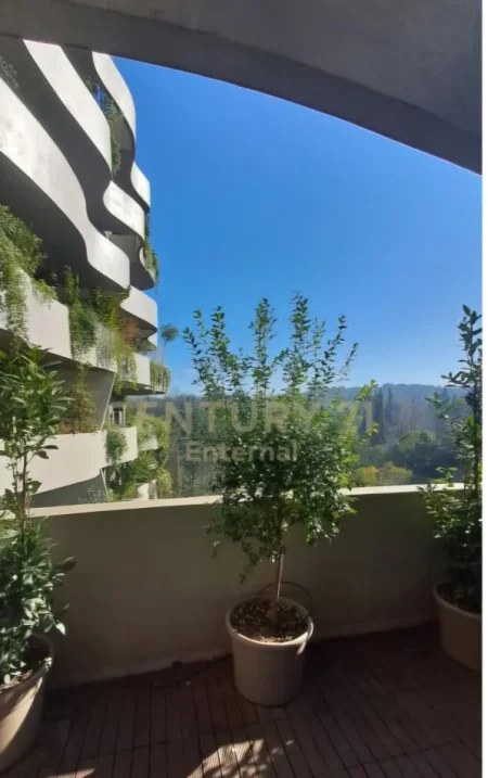 Tirane, jepet me qera apartament 2+1+Ballkon Kati 6, 168 m² 2.500 € (Rruga e Elbasanit)