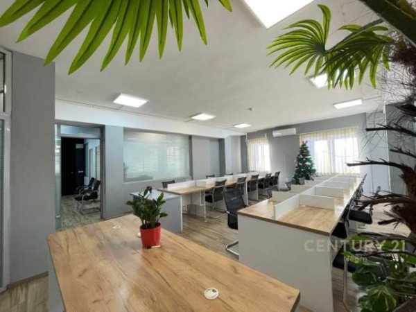 Tirane, jepet me qera ambjent biznesi Kati 5, 300 m² 3.300 Euro (bllok)