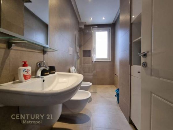 Tirane, jap me qera apartament 2+1 Kati 3, 65 m² 520 Euro
