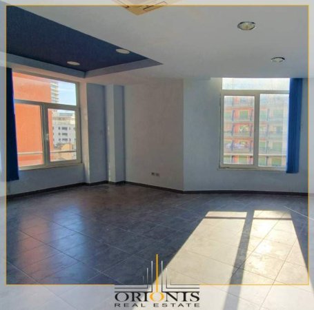 Durres, jepet me qera Kati 5, 50 m² 400 Euro (Qendër, Bashkia)