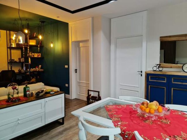 Tirane, jepet me qera apartament 2+1+BLK Kati 3, 98 m² 600 Euro (Hoxha Tahsin)