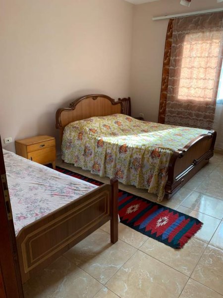 Tirane, jepet me qera shtepi 3+1 Kati 1, 125 m² 37.000 Leke (Shkolla e Bashkuar)