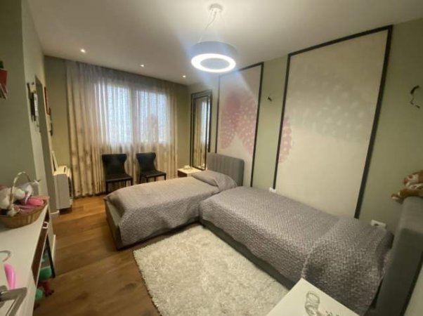 Tirane, jepet me qera apartament duplex Kati 2, 140 m² 600 Euro (Autostrada TR-Drr)