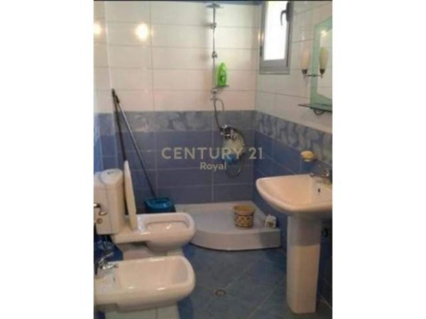Vlore, shitet apartament 2+1+BLK Kati 5, 92 m² 100.000 Euro (PRANE UJIT TE FTOHTE, Lungomare)