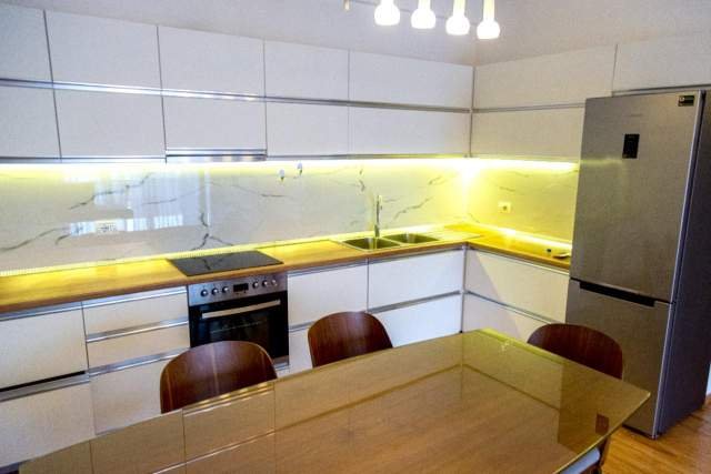 Tirane, jepet me qera apartament 2+1 Kati 8, 106 m² 550 Euro (Astir)