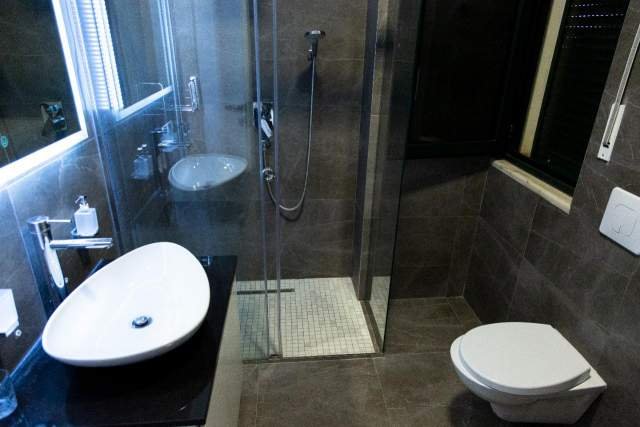Tirane, jepet me qera apartament 2+1 Kati 8, 106 m² 550 Euro (Astir)