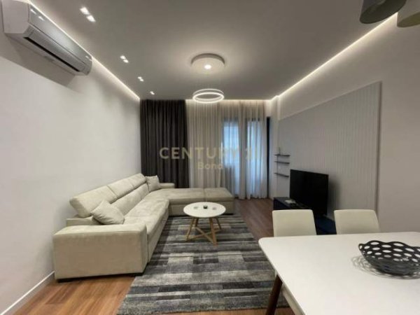 Tirane, jepet me qera apartament 700 Euro (SQUARE 21)