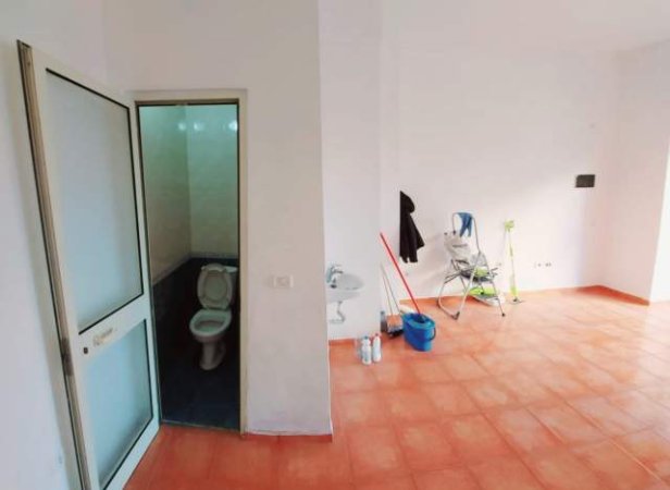 Tirane, jepet me qera ambjent biznesi Kati 0, 23 m² 240 Euro (Kosovareve)