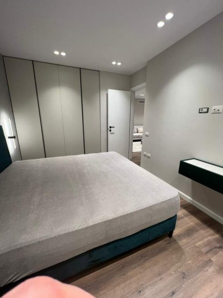 Tirane, jepet me qera 2+1 Kati 7, 84 m² 600 Euro