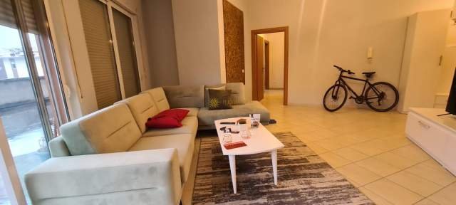 Tirane, jepet me qera apartament 3+1+BLK Kati 4, 120 m² 450 Euro (Muhamed Deliu)