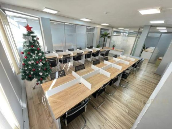 Tirane, jepet me qera ambjent biznesi Kati 5, 300 m² 3.300 Euro (bllok)