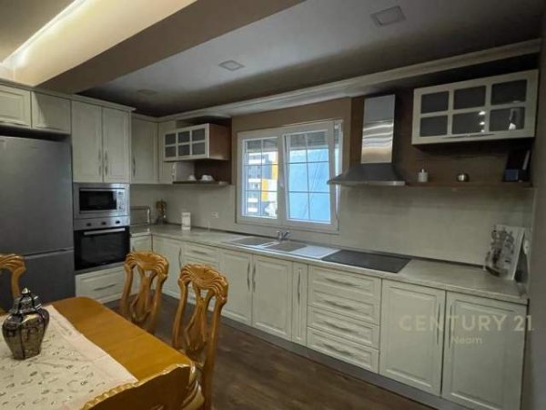 Tirane, jepet me qera apartament Kati 4, 500 Euro (drtan hoxha)