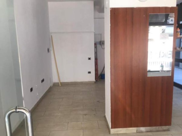 Tirane, jap me qera Dyqan 60.000 Leke