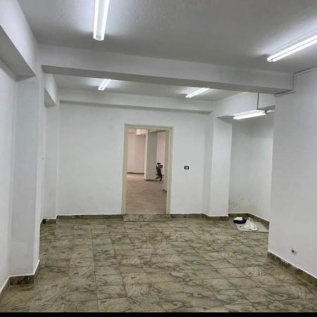 Tirane, jepet me qera magazine Kati 0, 150 m² 800 Euro (Mihal popi)
