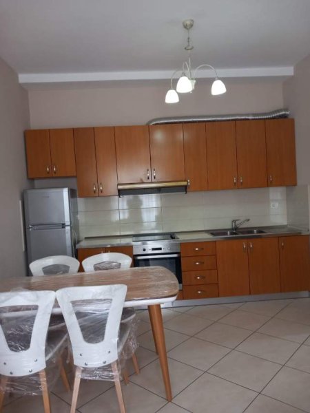 Tirane, jepet me qera apartament 2+1+BLK Kati 4, 90 m² 450 Euro (prane Kompleksit Delijorgji)