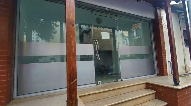 Tirane, jepet me qera dyqan Kati 1, 40 m² 400 Euro (Rruga Urani Pano)