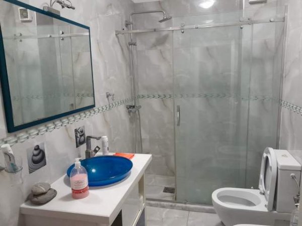 Tirane, jepet me qera apartament 2+1+BLK Kati 3, 65 m² 500 Euro (Qendra kristal)
