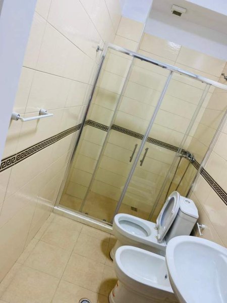 Tirane, jepet me qera apartament 1+1 Kati 1, 60 m² 500 Euro (Liqeni i Thatë)