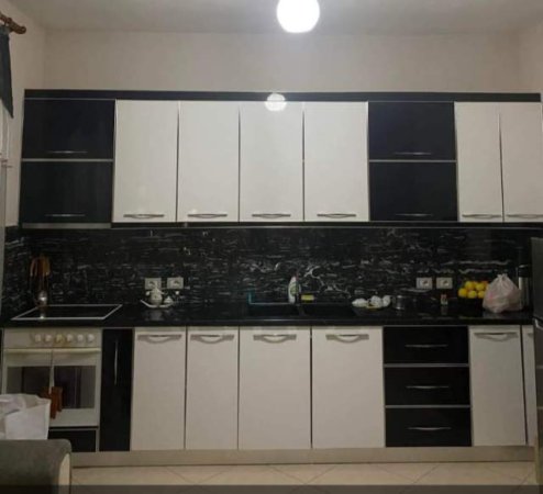 Tirane, jepet me qera apartament 1+1 Kati 6, 65 m² 35.000 Leke (Komisariati numer 4)