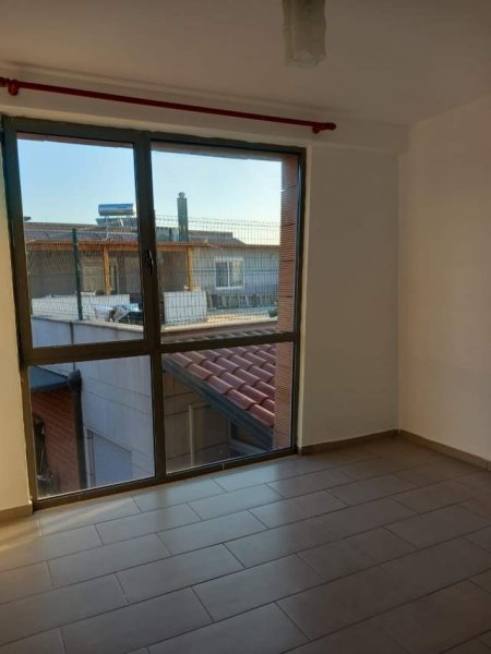 Tirane, jepet me qera apartament 1+1 Kati 6, 65 m² 35.000 Leke (Komisariati numer 4)