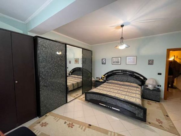 Tirane, shitet apartament 4+1+BLK Kati 3, 174 m² 200.000 Euro (Ish Nisharaku)