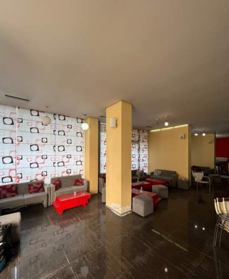 Tirane, jepet me qera lokal Kati 0, 110 m² 700 Euro