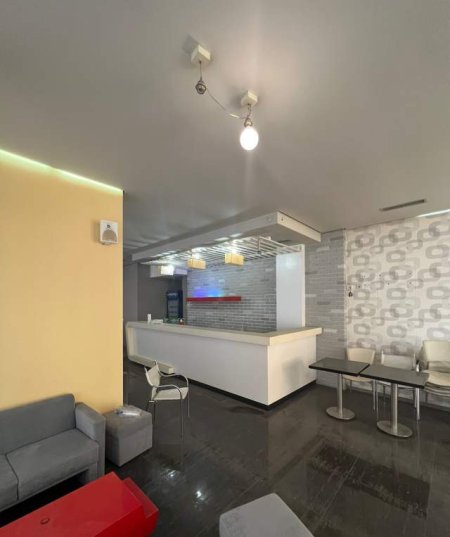 Tirane, jepet me qera lokal Kati 0, 110 m² 700 Euro