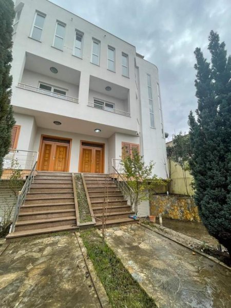 Tirane, jepet me qera Vile  4 Kateshe, 590 m² 1.200 Euro (Shkoze)