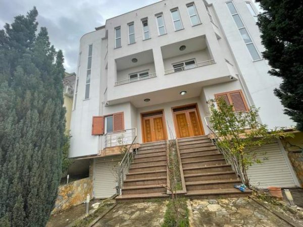 Tirane, jepet me qera Vile  4 Kateshe, 590 m² 1.200 Euro (Shkoze)