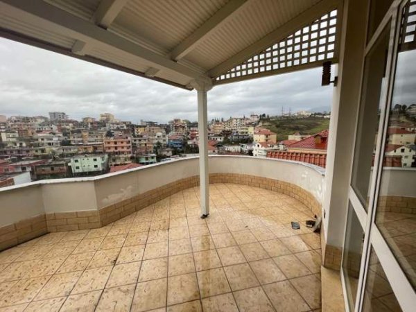 Tirane, jepet me qera Vile  4 Kateshe, 590 m² 1.200 Euro (Shkoze)