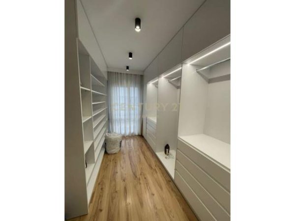 Tirane, jepet me qera apartament 2+1 Kati 6, 700 Euro