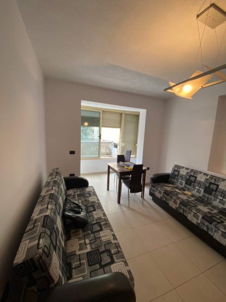 Tirane, jepet me qera zyre Kati 1, 105 m² 650 Euro (Prane Shkolles Edith Durhami)