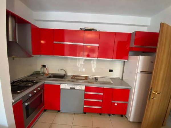 Tirane, jepet me qera zyre Kati 1, 105 m² 650 Euro (Prane Shkolles Edith Durhami)