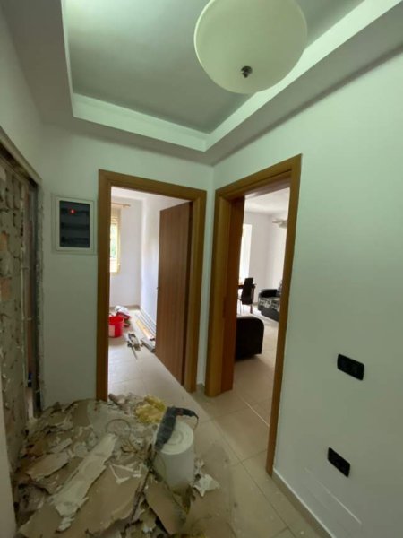 Tirane, jepet me qera zyre Kati 1, 105 m² 650 Euro (Prane Shkolles Edith Durhami)