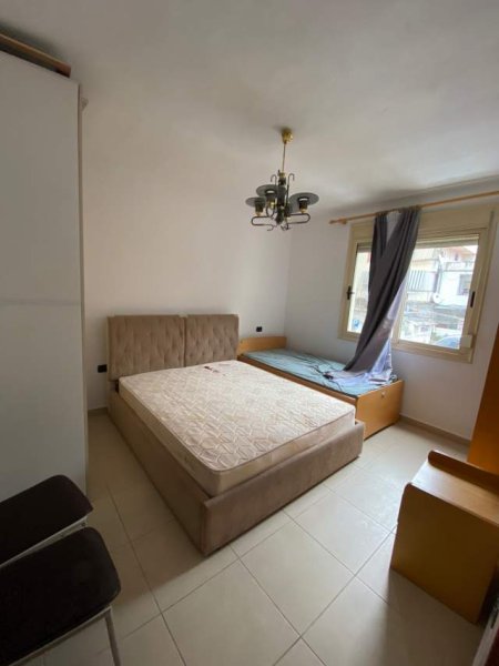 Tirane, jepet me qera zyre Kati 1, 105 m² 650 Euro (Prane Shkolles Edith Durhami)