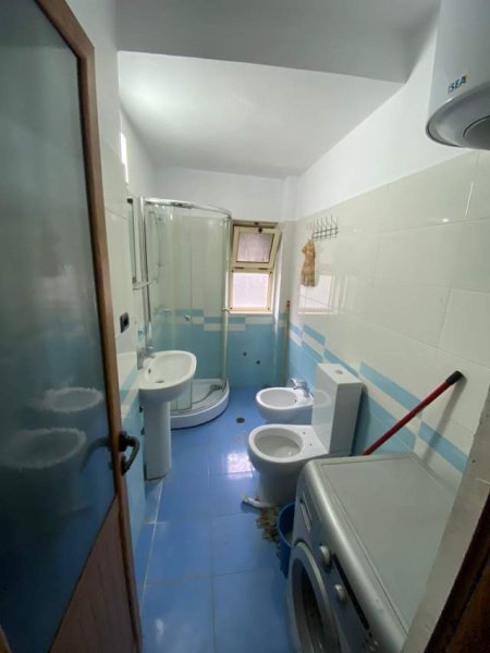 Tirane, jepet me qera zyre Kati 1, 105 m² 650 Euro (Prane Shkolles Edith Durhami)