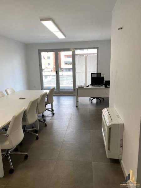 Tirane, jepet me qera zyre Kati 5, 1.100 Euro (9 Katshet)