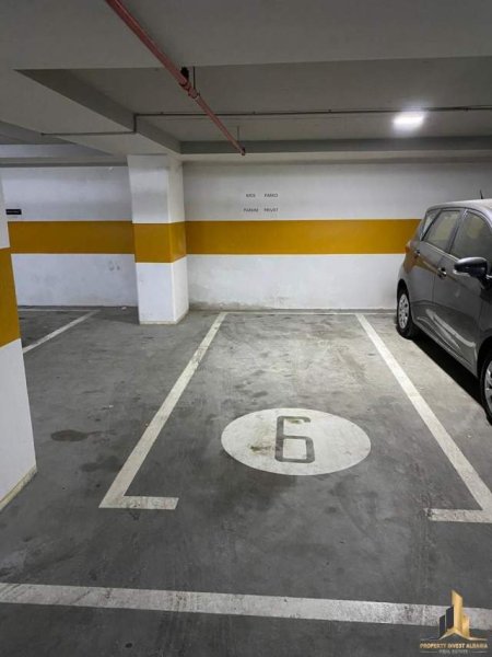 Tirane, jepet me qera zyre Kati 5, 1.100 Euro (9 Katshet)
