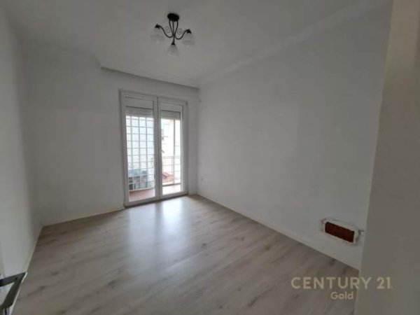 Tirane, shes 2+1 Kati 4, 107.000 Euro