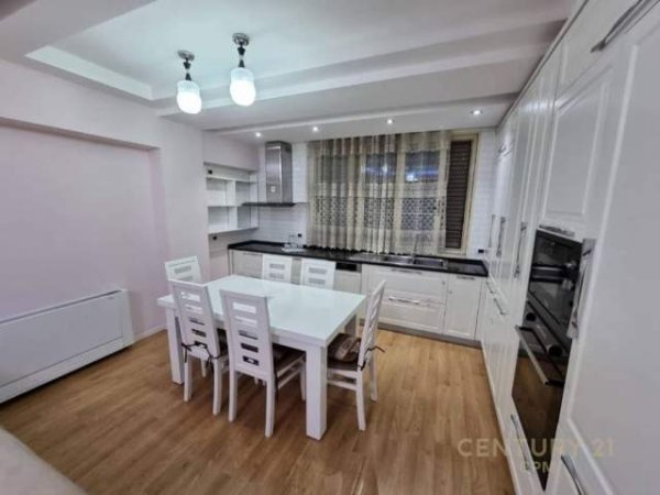 Tirane, jepet me qera apartament 3+1 Kati 2, 1.000 Euro (bllok)