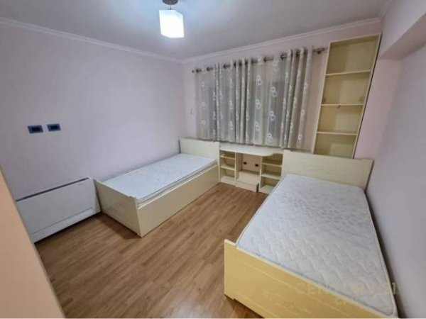 Tirane, jepet me qera apartament 3+1 Kati 2, 1.000 Euro (bllok)