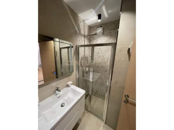 Tirane, jepet me qera apartament 2+1 Kati 6, 700 Euro
