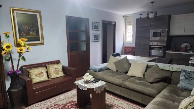 Tirane, jepet me qera apartament 2+1 Kati 4, 90 m² 500 Euro (Gjimnazi Petro Nini Luarasi)