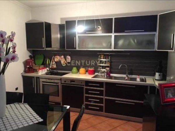 Tirane, shitet apartament 2+1 Kati 1, 121 m² 121.000 Euro (kodra e diellit)