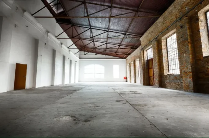 Tirane, jepet me qera Kati 0, 1.400 m² 1.400 € (Prane KMY)