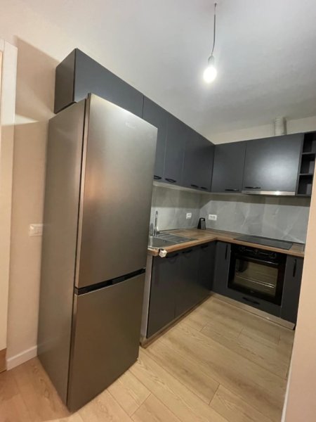 Tirane, jepet me qera apartament 1+1 Kati 3, 45 m² 490 € (Rruga e Bogdaneve)